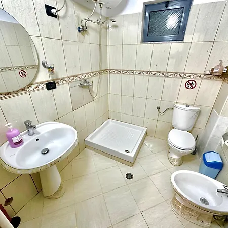 Hideaway Апартаменты Тирана